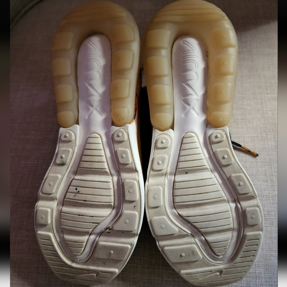 ❤️SOLD❤️ Nike Air Max 270 Black Crimson Floral - Picture 8 of 8